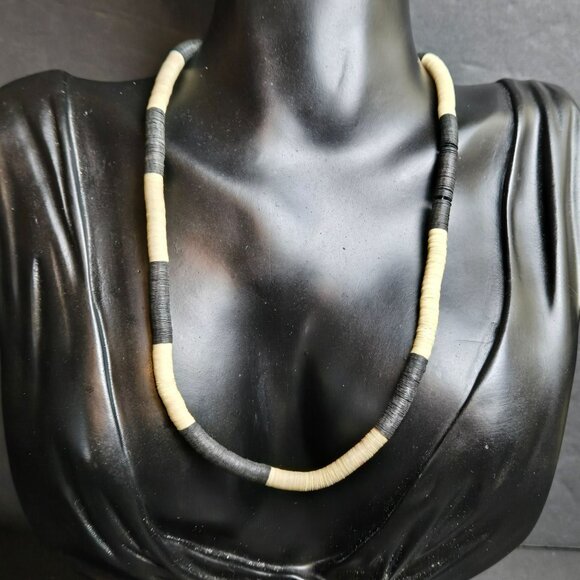Vintage Black White Heishi Shell Necklace 18" Surfer Boho Beaded Jewelry - Picture 1 of 7